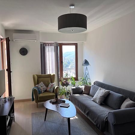 Modern Flatiron Apartment, Skopje Center エクステリア 写真
