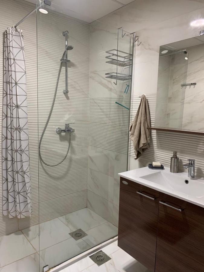 Modern Flatiron Apartment, Skopje Center エクステリア 写真
