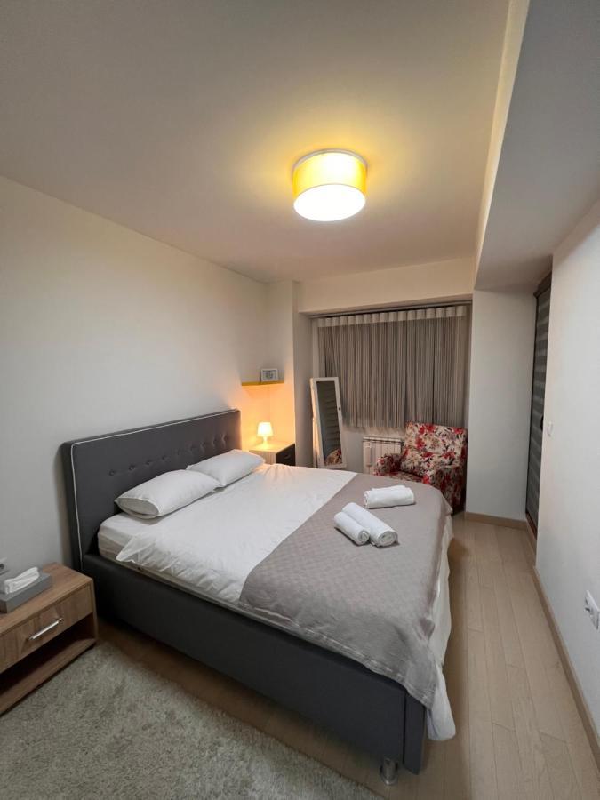 Modern Flatiron Apartment, Skopje Center エクステリア 写真