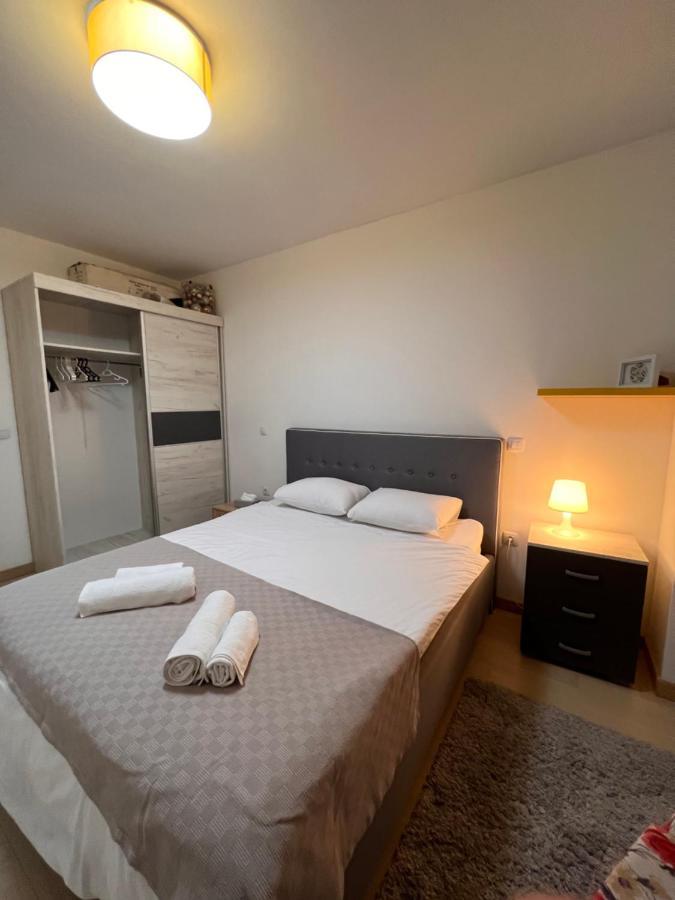 Modern Flatiron Apartment, Skopje Center エクステリア 写真