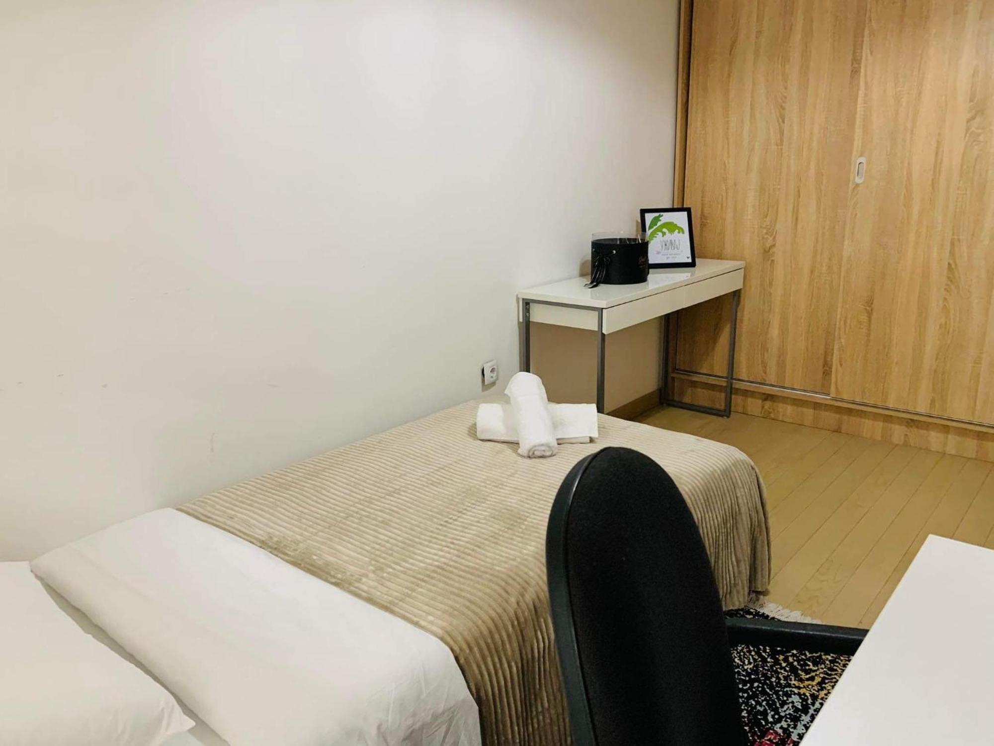 Modern Flatiron Apartment, Skopje Center エクステリア 写真